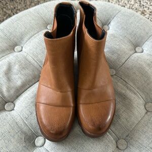 Brown slip on boots. New without tags. Never worn. See description. Size 8.